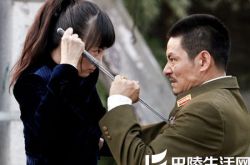 杜奕衡参演电视剧《利箭行动》身披军装酷范十足 