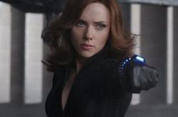 曝《美队3:内战》玛丽莎托梅图片 钢铁人跟梅婶谈过恋爱？ 