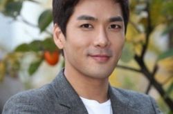 韩国家庭剧皇太子朴允载主演的电视剧 演绎角色散发无穷魅力 