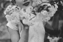 顾兰君版武则天气场非凡 被上海影迷称为“金鱼美人” 