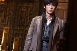 鹿晗杨洋合照谁更帅？ 《盗墓笔记》南派三叔回应电影争议 