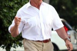 “终结者”施瓦辛格主演的电影 使其成为动作电影的代言人 