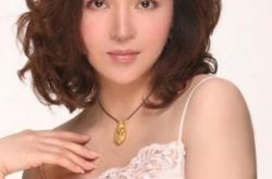 陈艺戈泳照秀好身材 《燃烧的玫瑰》饰演神秘坏女人 