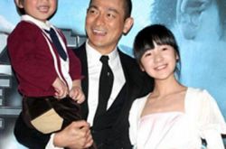 盘点小彬彬跟刘德华演的戏 首映会上二人又亲又抱 