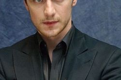 迈克怀特肌肉男照片显霸气 《傲慢与偏见与僵尸》定导演 