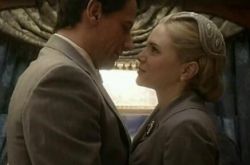 海莉伯顿不死法医剧照冷艳妖娆 看女神如何帮助男主破除谜案 