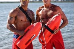 朴雅卡乔普拉美剧《海滩游侠》 关于海滩护卫队员营救的故事 