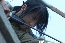 赫里斯塔兰斯真人版美艳至极 看女神如何击杀巨人 