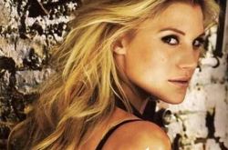 凯缇萨克霍夫客座《大爆炸》剧照曝光 浴缸中美艳出镜 