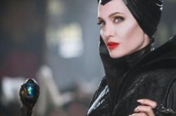 皮埃尔韦伯电影之沉睡魔咒 看男神化身乌鸦先生 