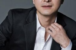 张铉诚妻子的资格电视剧发布会 金喜爱李成宰到场助阵 