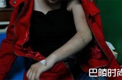 女孩被同学围殴2小时 回顾女孩被同班女生围殴全过程画面很恐怖