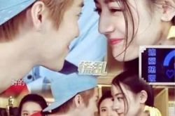 鹿晗喜欢迪丽热巴在一起了吗 两人亲吻照曝光亲密牵手谈恋爱