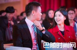 奶茶妹妹刘强东又撒狗粮 晒合照狗粮撒一地