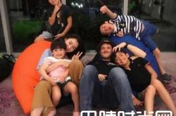 张柏芝约会外籍男 穿背心直播祝福谢霆锋王菲获谢贤盛赞