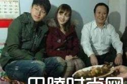 李小璐随夫回农村变村姑 一家出游女儿再次被晒黑