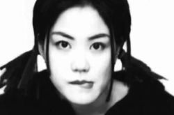 王菲黑白旧照曝光 古灵精怪天后也曾青春年少过