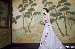 秦海璐优雅写真曝光 新剧《南方有乔木》细粉