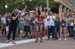 《神奇女侠》续集杀青 上映时间还要等1年半