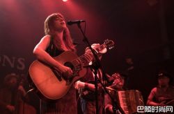 一个乡村天后的诞生 《铿锵玫瑰》用音乐挑战人生