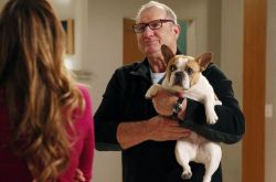 美剧《摩登家庭》灵魂角色过世 拍完大结局几天后离开