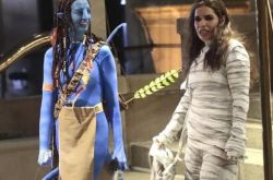 女神安妮海瑟薇化身纳美人 超宽鼻梁太崩坏了