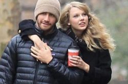 泰勒丝自编自导《All Too Well》微电影MV 歌词藏与杰克爱情故事