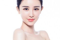 邓琳颖有天使般的面孔和魔鬼般的身材,邓琳颖是模特界一颗冉冉升起的巨星