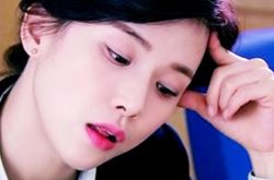 不惧流言大胆透露整容经历 整容前照片与现在差异大