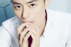 “老干部”节俭！霍建华手机屏幕碎裂都未修