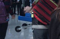 网曝张艺兴机场晕倒 仁川机场无意识晕倒被紧急送医