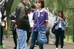 曝郑爽探班马天宇 两人勾肩搭背感情好