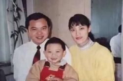 黄子韬晒与爸爸合照 揭黄子韬爸爸是干什么的200亿吹牛