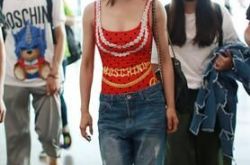 蔡依林穿泳衣上街 其和锦荣恶心合照再遭起底