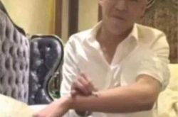 快手刘一手烟头烫胳膊视频观看 刘一手退网和花姐离开有关系吗