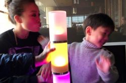 容祖儿吻嗯哼被拒：被拒也很开心