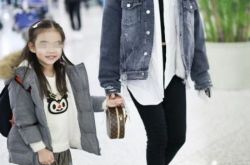 张天爱牵手小萝莉满脸宠溺 化身辣妈过足瘾