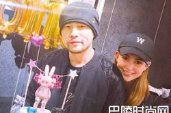 周杰伦偷拍昆凌健身照 豪宅背景太美了