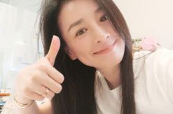 张庭帮老公庆生玩变装水手服