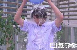 韩娱乐圈流行冰桶挑战 朴宝剑Wink+撩发很性感