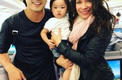 贺军翔搭机巧遇好莱坞女星黄蜂女求合照