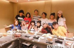 郭书瑶28岁生日闺蜜齐祝福 丫头送LV腰包