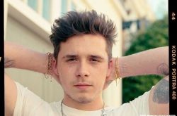 布鲁克林退学只因太想家？被骂妈宝男