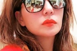 赵薇墨镜自拍藏电影男神 粉丝惊呆原来是同窗