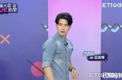 纪言恺JR还原《紫禁》尬舞内幕 半夜练舞曾之乔湿透