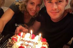 巨石强森祝福雷神生日 粉丝跪求两人同浴