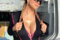 玛丽亚·凯莉7岁女儿长大啦 秀泳装神同步