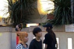 日本偶遇鹿晗关晓彤约会 关晓彤的白衬衫是鹿晗的吗