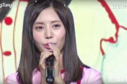 女团SHASHA台上昏厥撞后脑 全身瘫软被抱走