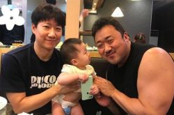 马东石手臂壮到比婴儿还大只